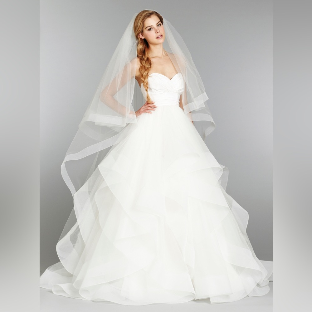 Hayley Paige Londyn Wedding Gown HP sz 10 / regular sz 6 or 8 with veil